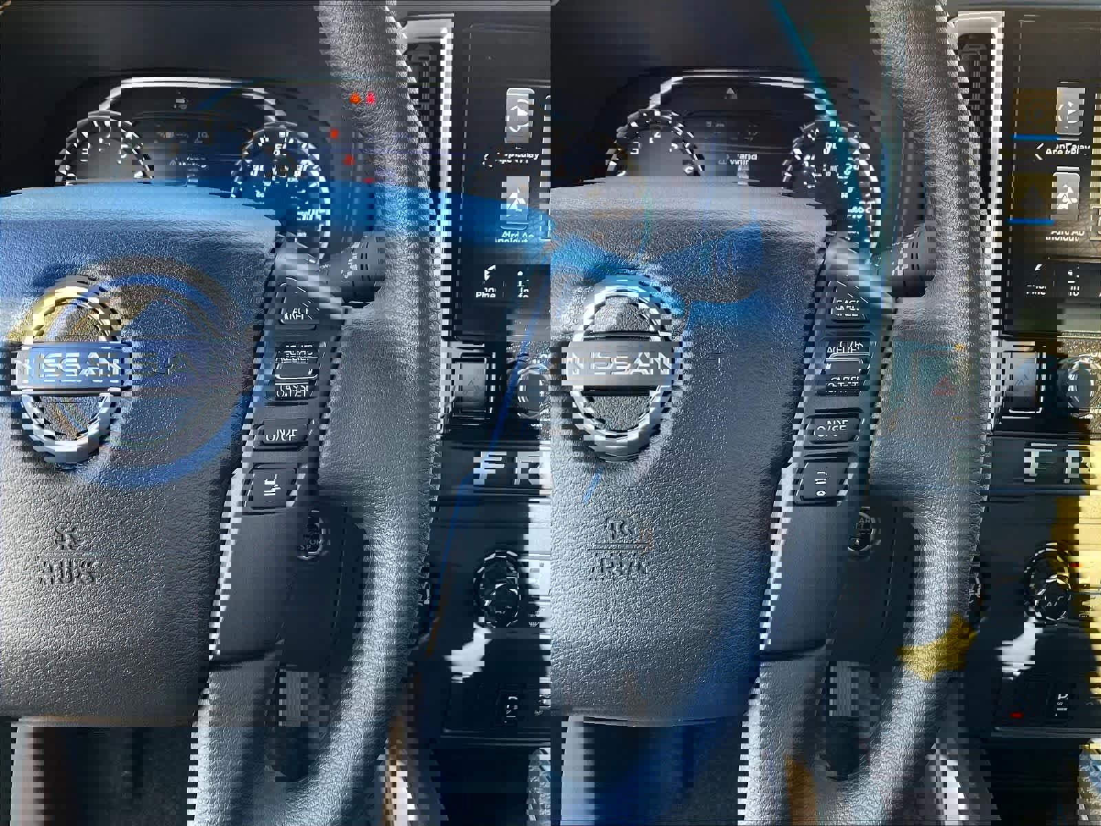 Used 2025 Nissan Frontier SV image 23