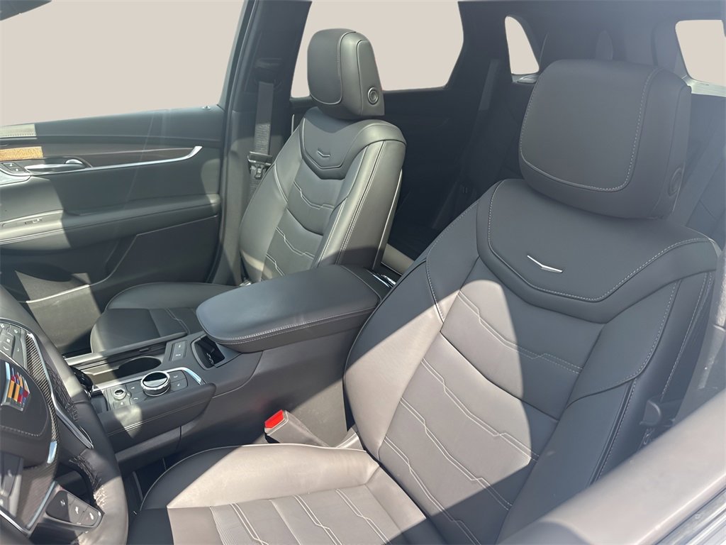 Certified 2024 Cadillac XT5 Premium Luxury w/ Platinum Package image 14