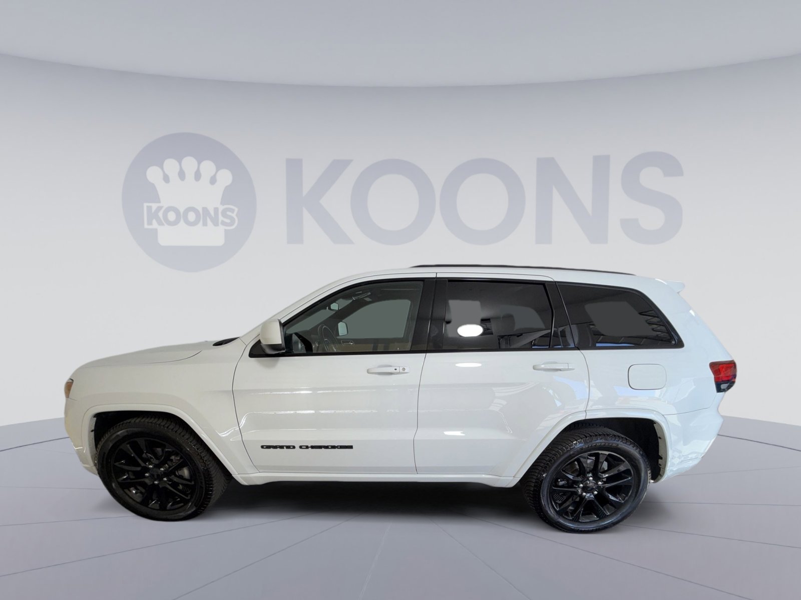 Used 2018 Jeep Grand Cherokee Altitude image 2