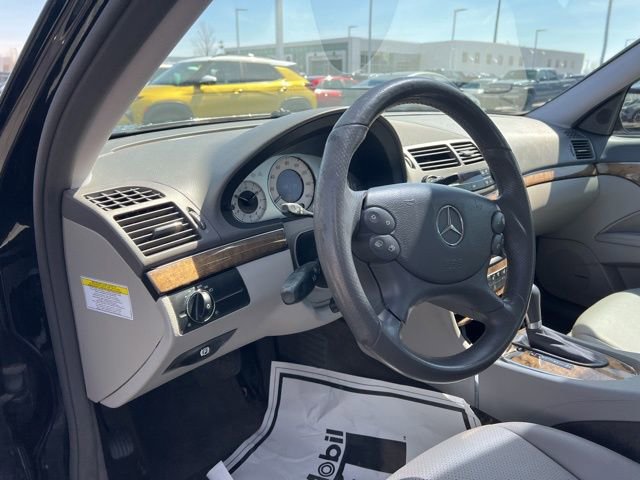 Used 2009 Mercedes-Benz E 350 4MATIC Sedan image 9