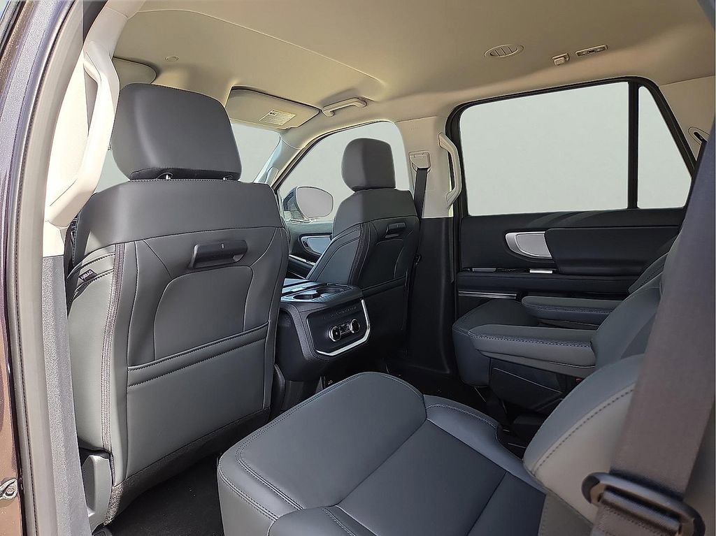 New 2026 Ford Expedition Active image 12