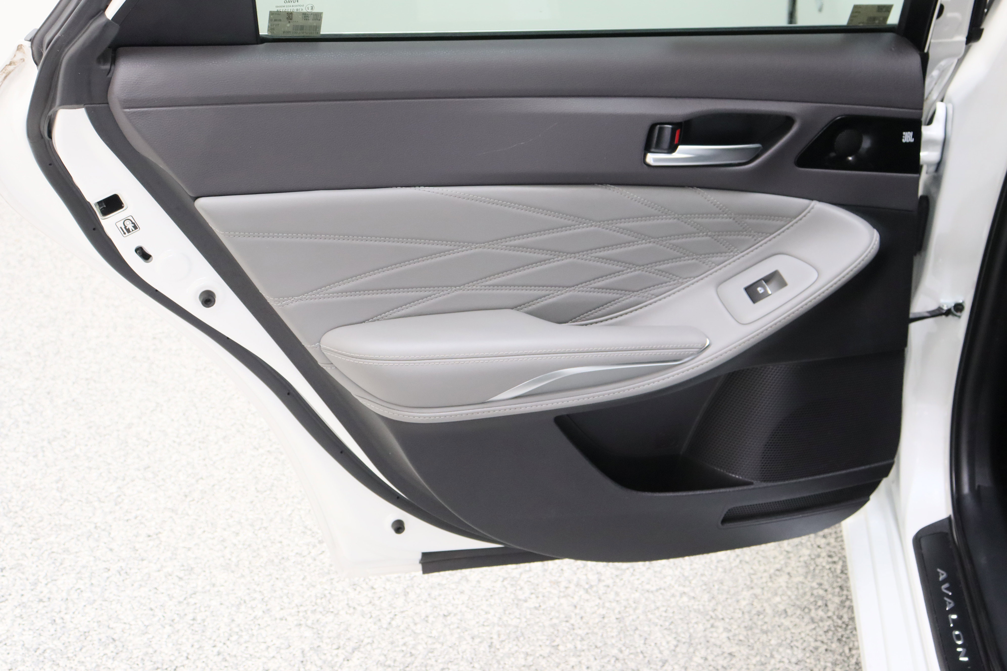 Used 2020 Toyota Avalon Limited w/ Advanced Safety Package FWD image 29
