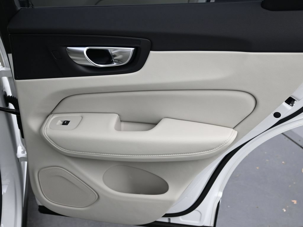 New 2026 Volvo XC60 B5 Ultra w/ Climate Package AWD/4WD image 16