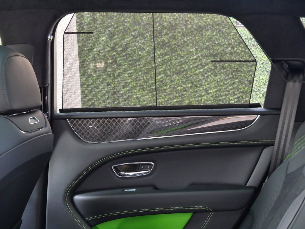 Used 2025 Bentley Bentayga AWD/4WD image 23