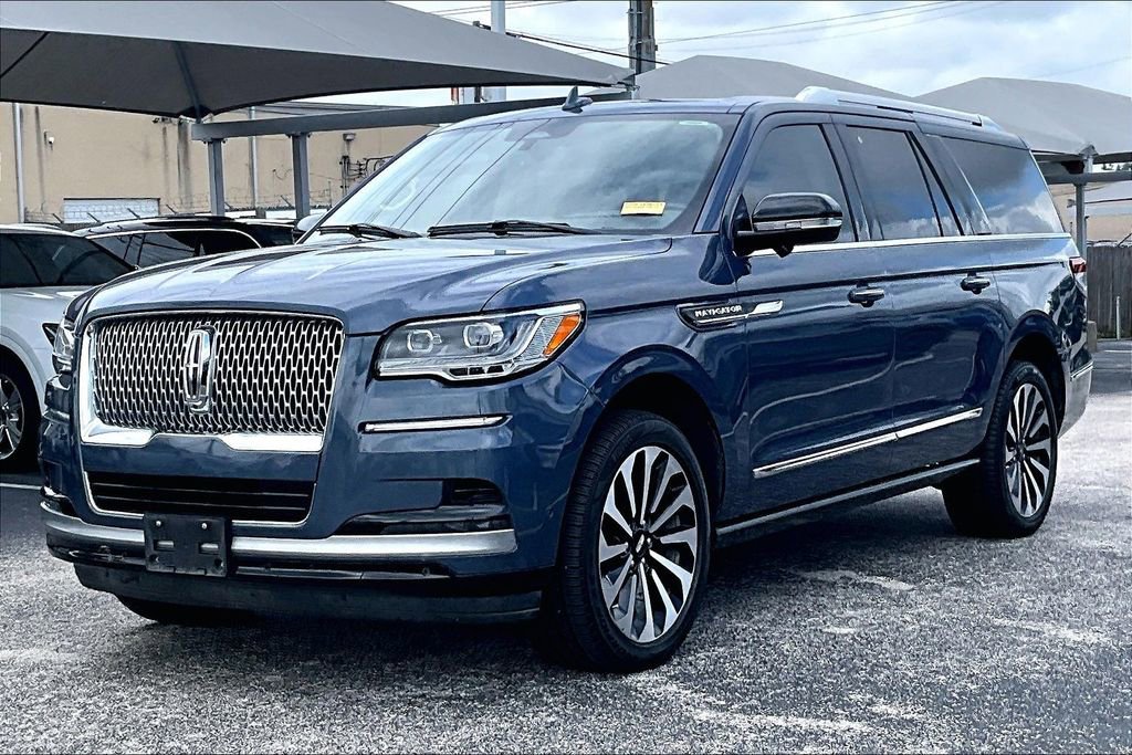 Used 2023 Lincoln Navigator L Reserve AWD/4WD image 2