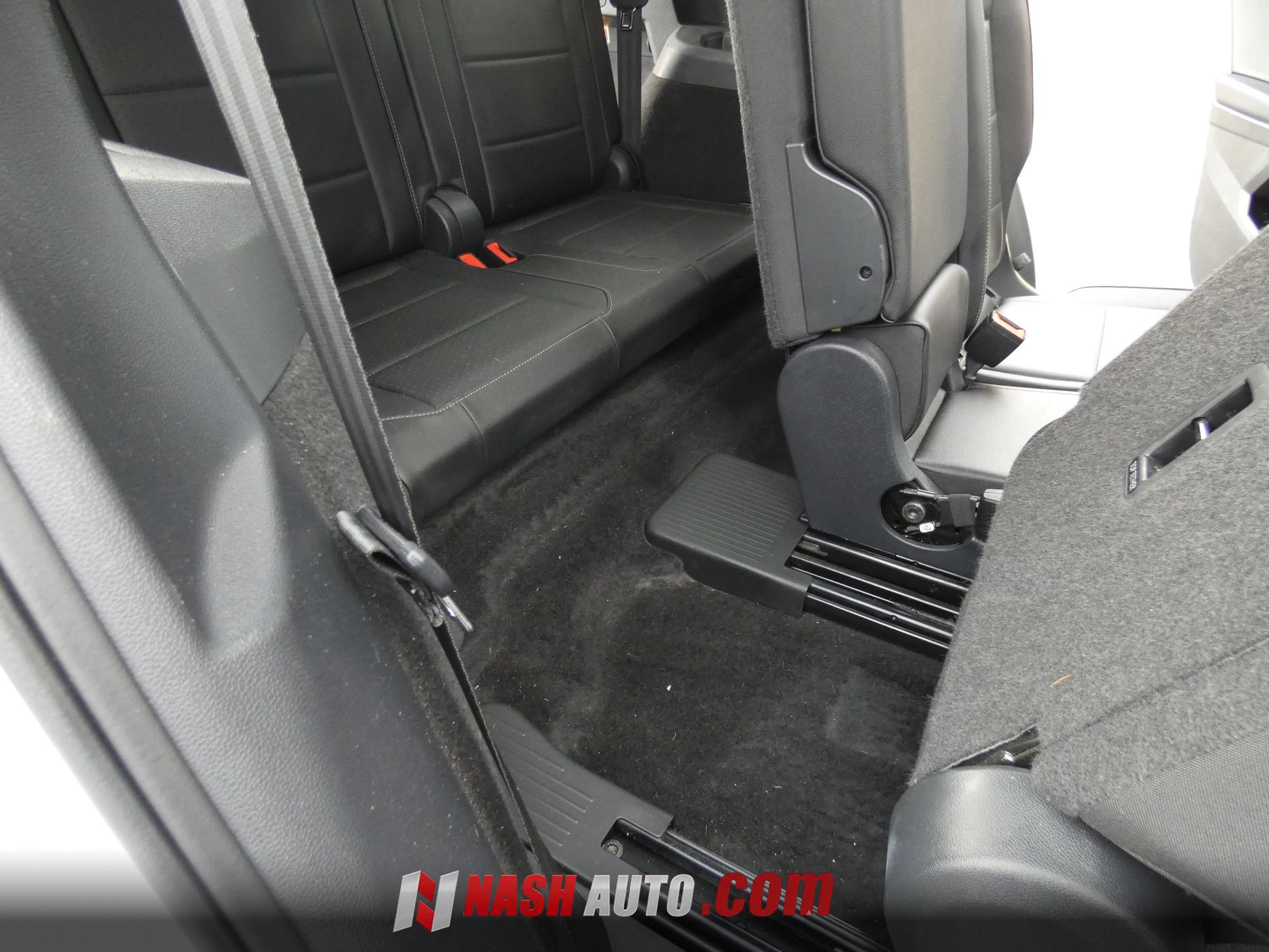 Used 2020 Volkswagen Tiguan SE w/ Panoramic Sunroof Package FWD image 25