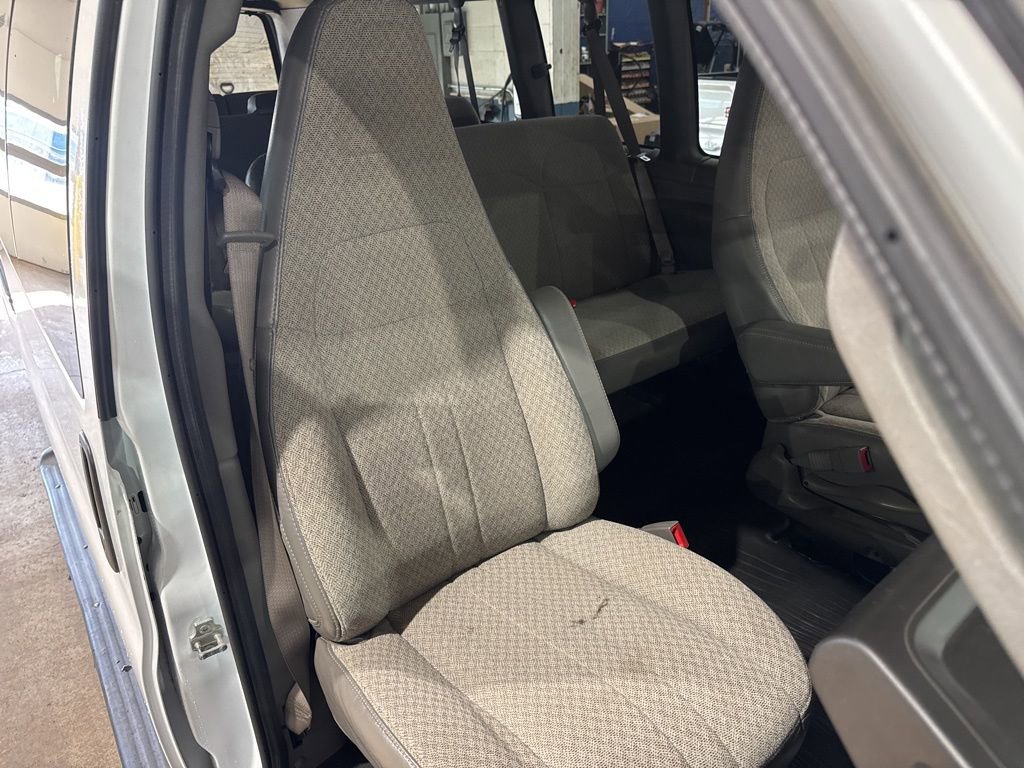 Used 2022 Chevrolet Express 3500 LS image 26