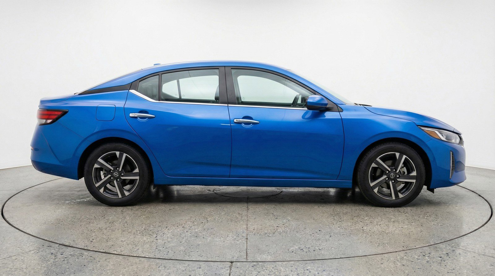 Used 2025 Nissan Sentra SV FWD image 11