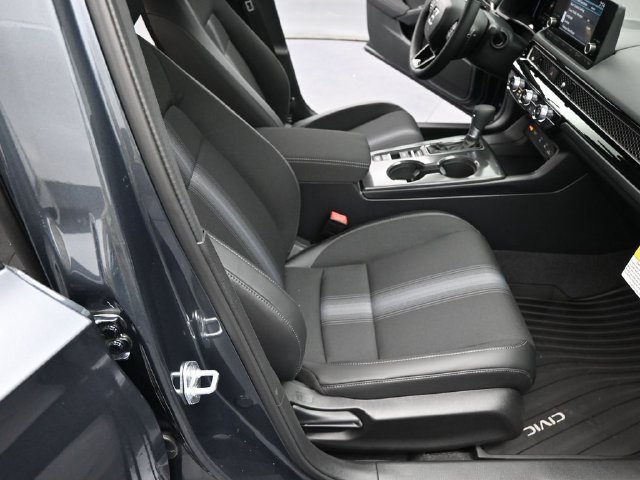 Used 2025 Honda Civic Sport image 33
