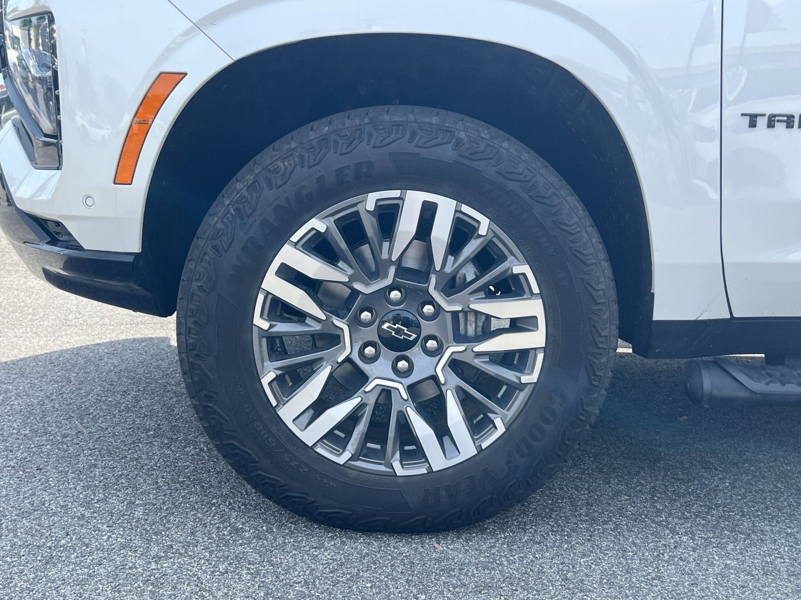 Used 2025 Chevrolet Tahoe Z71 AWD/4WD image 12