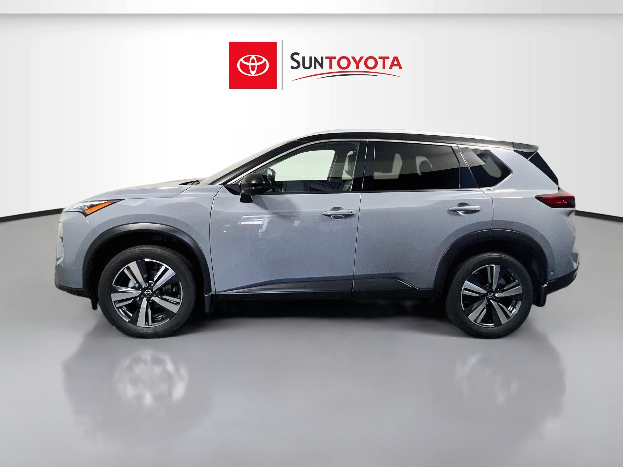 Used 2025 Nissan Rogue SL w/ SL Premium Package FWD image 7