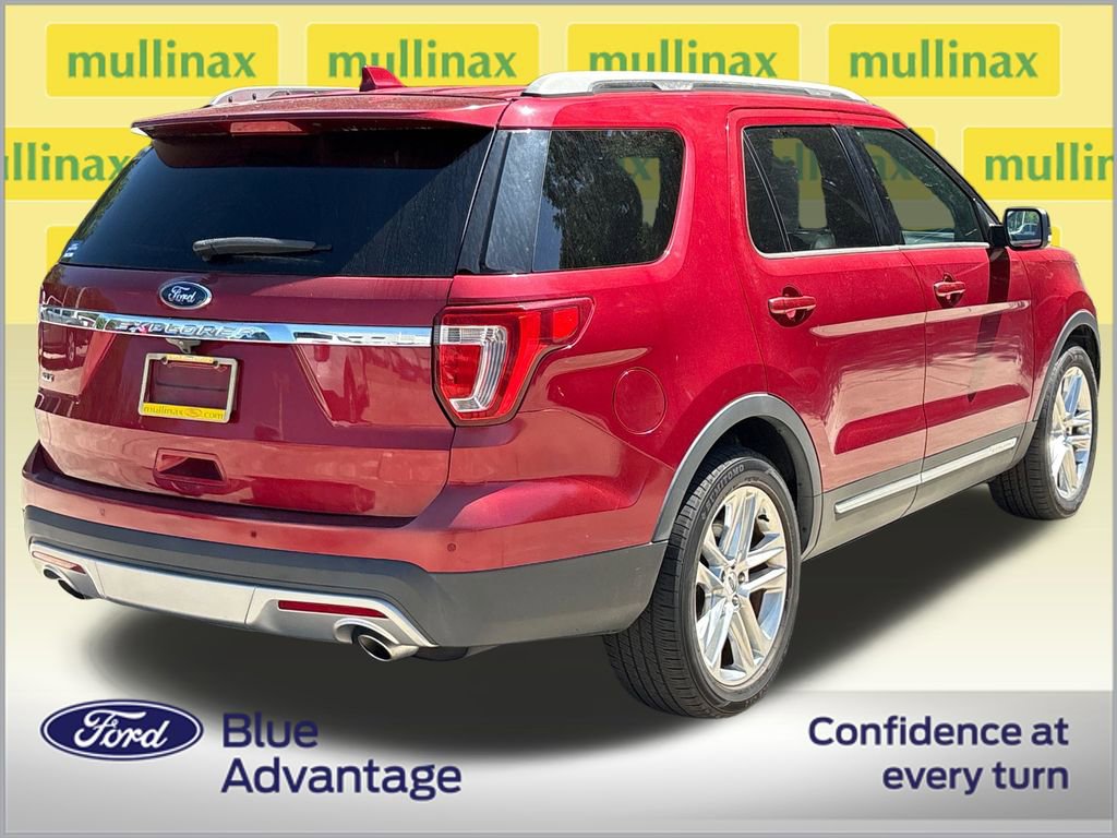 Used 2017 Ford Explorer XLT w/ Equipment Group 202A image 4