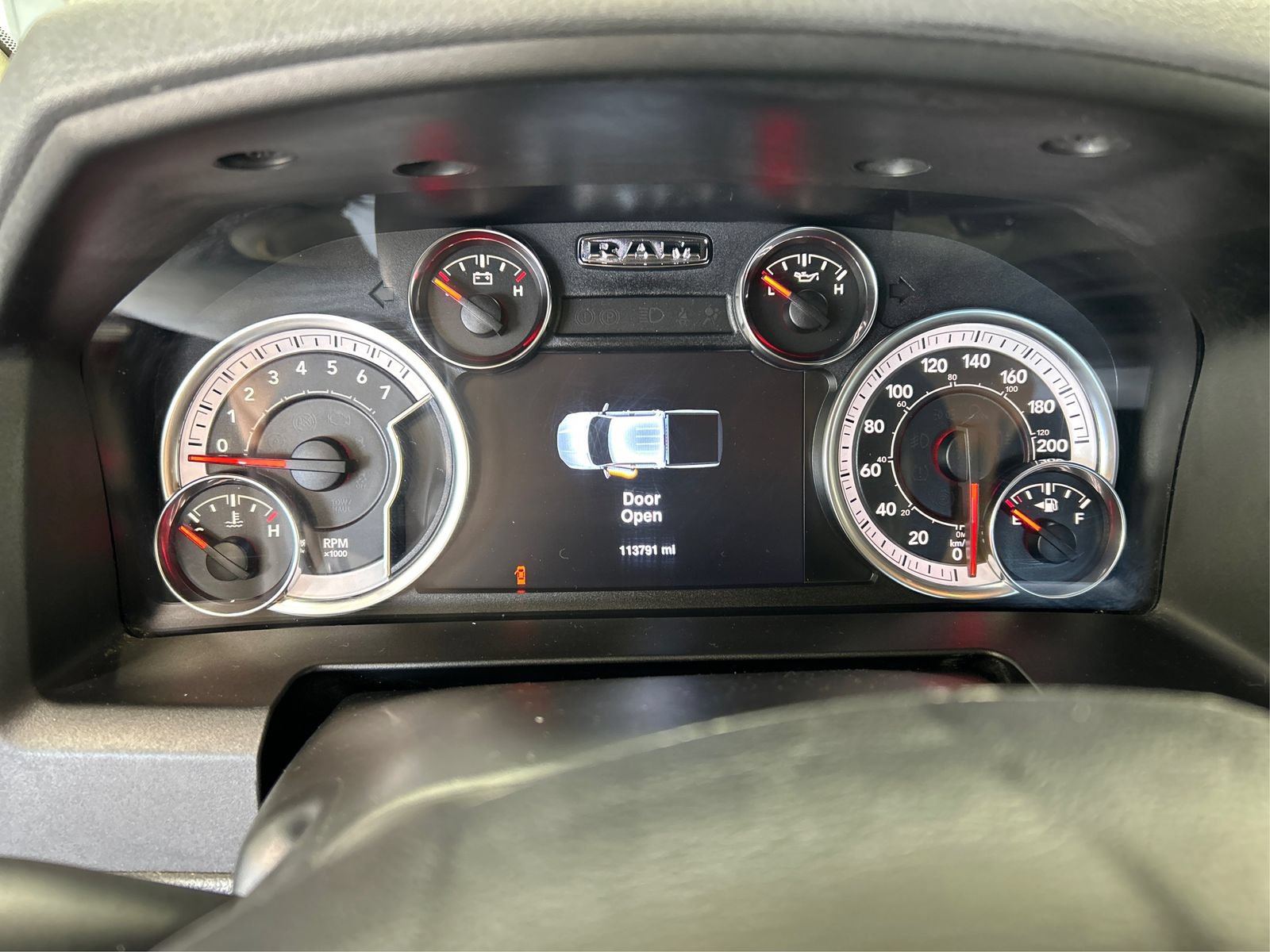 Used 2019 RAM 1500 Classic SLT w/ SLT Plus D←cor Group AWD/4WD image 16