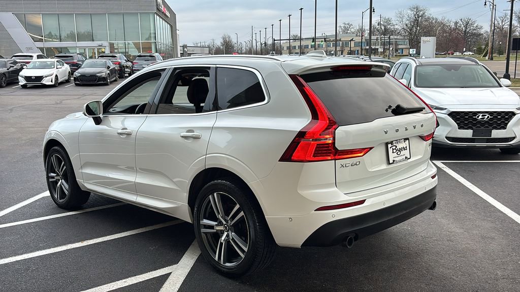 Used 2018 Volvo XC60 T5 Momentum w/ Vision Package image 4