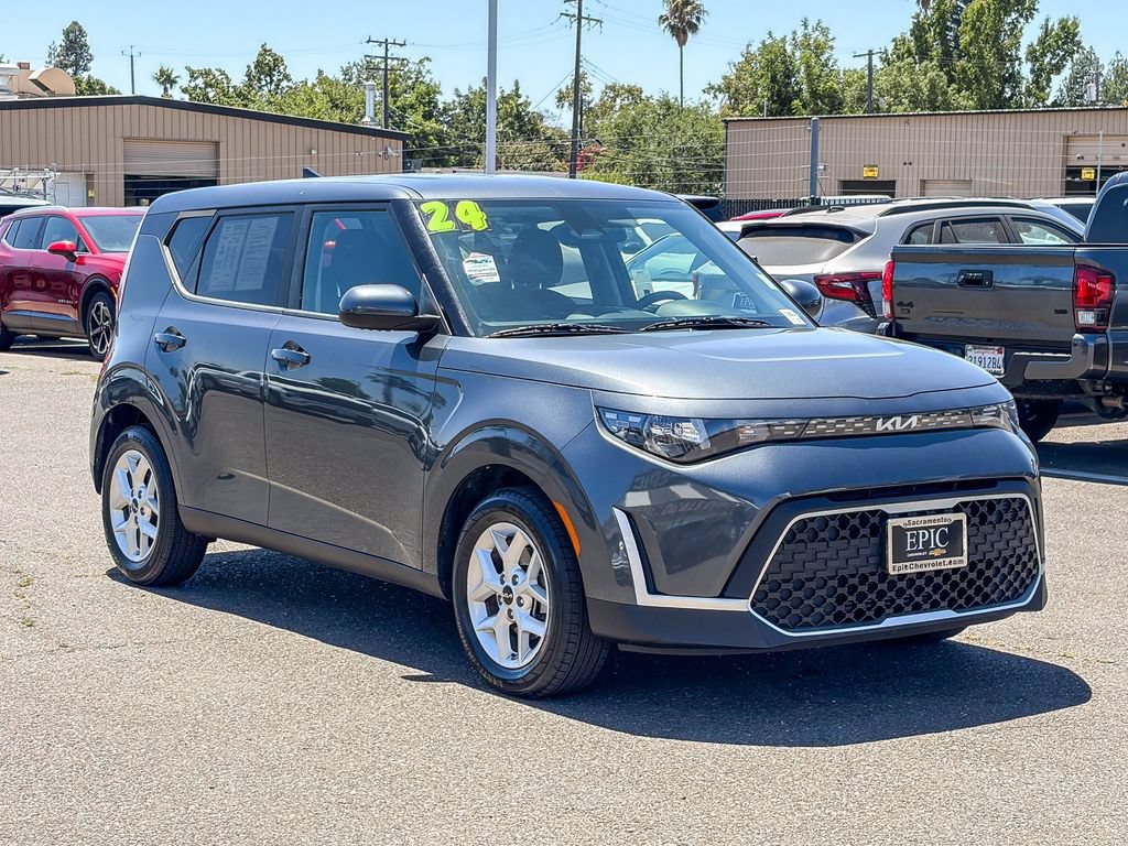 Used 2024 Kia Soul LX w/ Option Group 015 FWD image 5