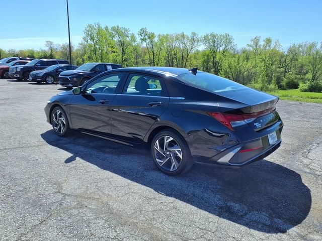Used 2025 Hyundai Elantra SEL FWD image 25