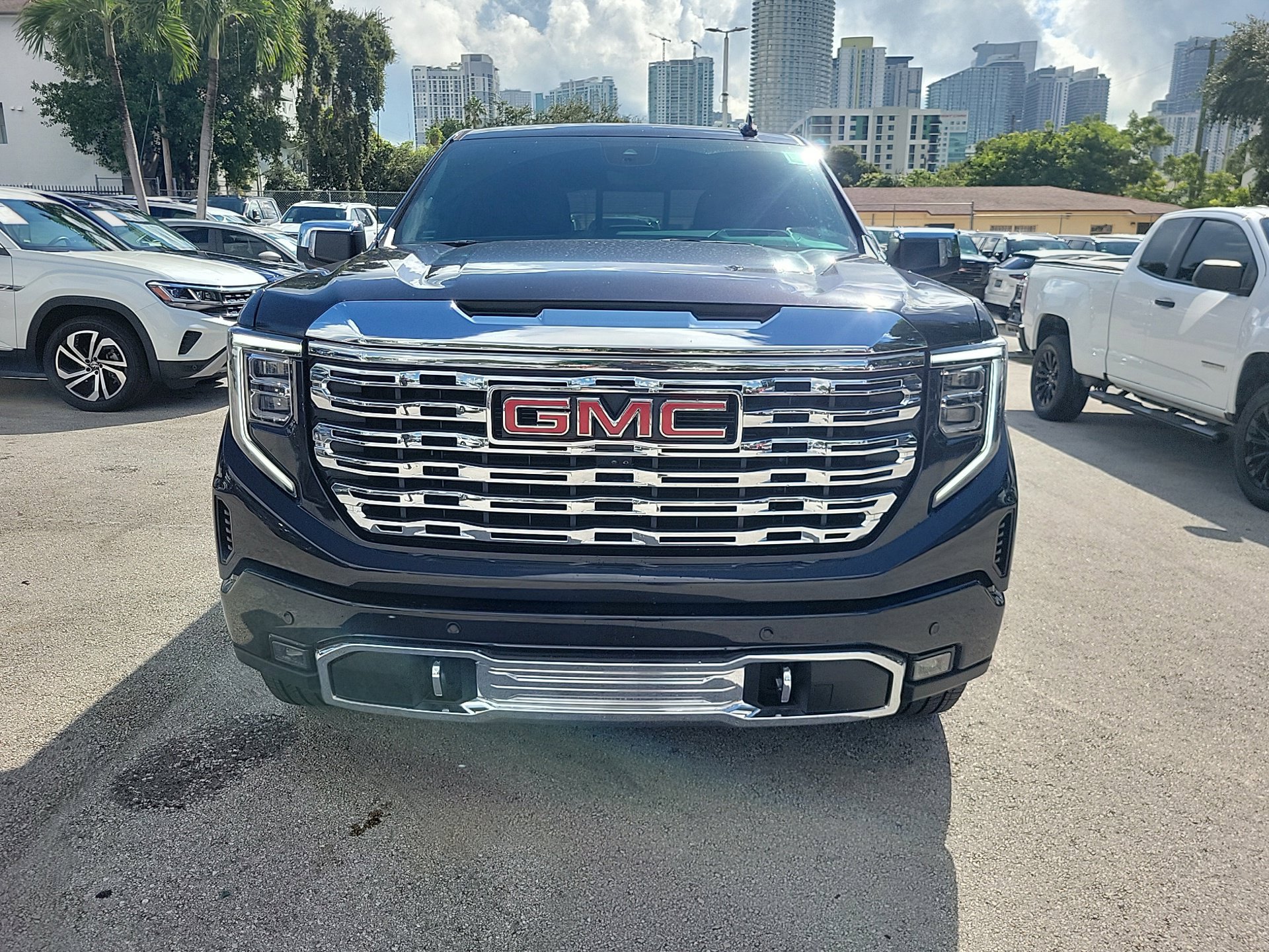Used 2025 GMC Sierra 1500 Denali w/ Denali Reserve Package AWD/4WD image 2