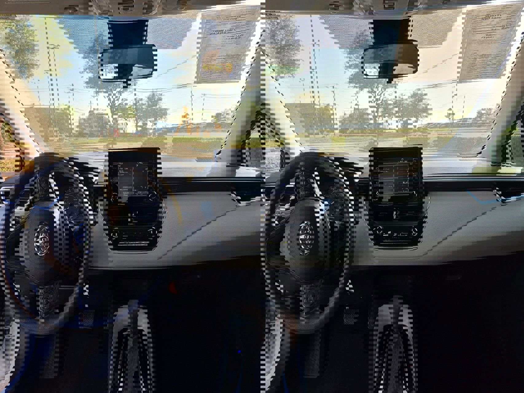 Used 2020 Toyota Corolla L image 18