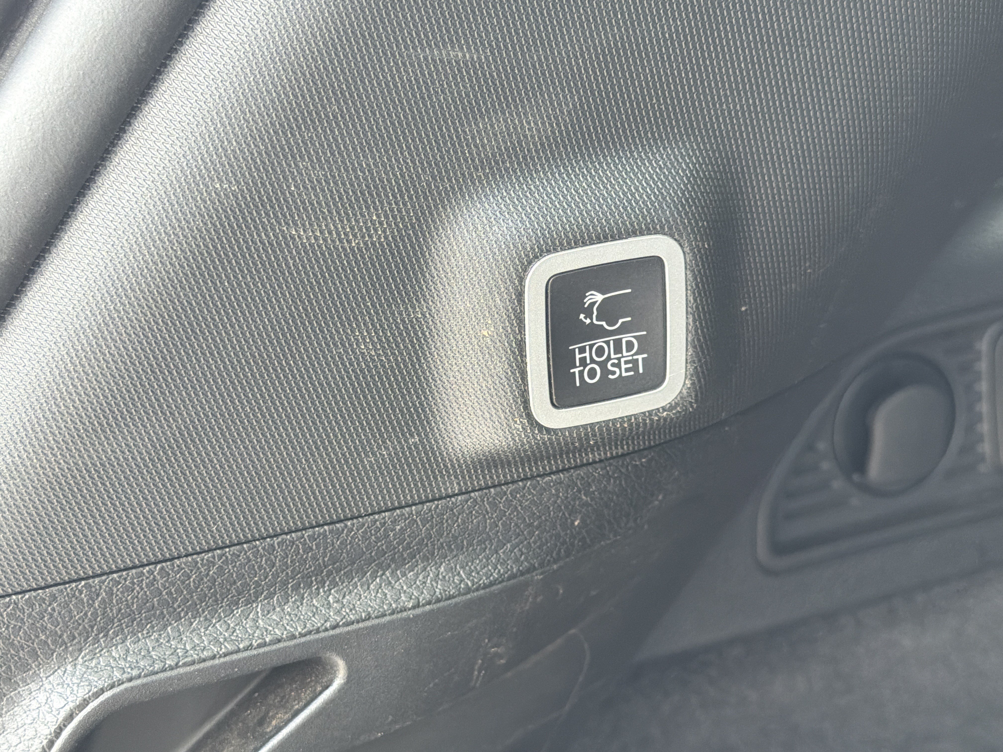 Used 2023 Jeep Grand Cherokee Overland AWD/4WD image 19
