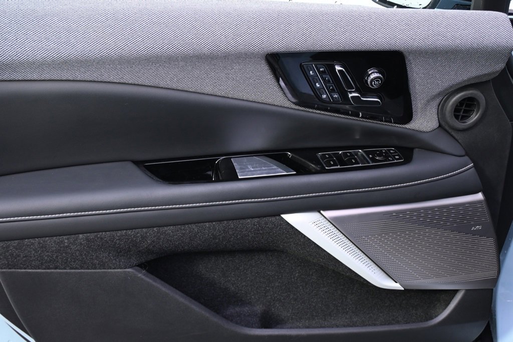 New 2025 Cadillac Optiq Sport 2 w/ LPO, ONYX Package image 22