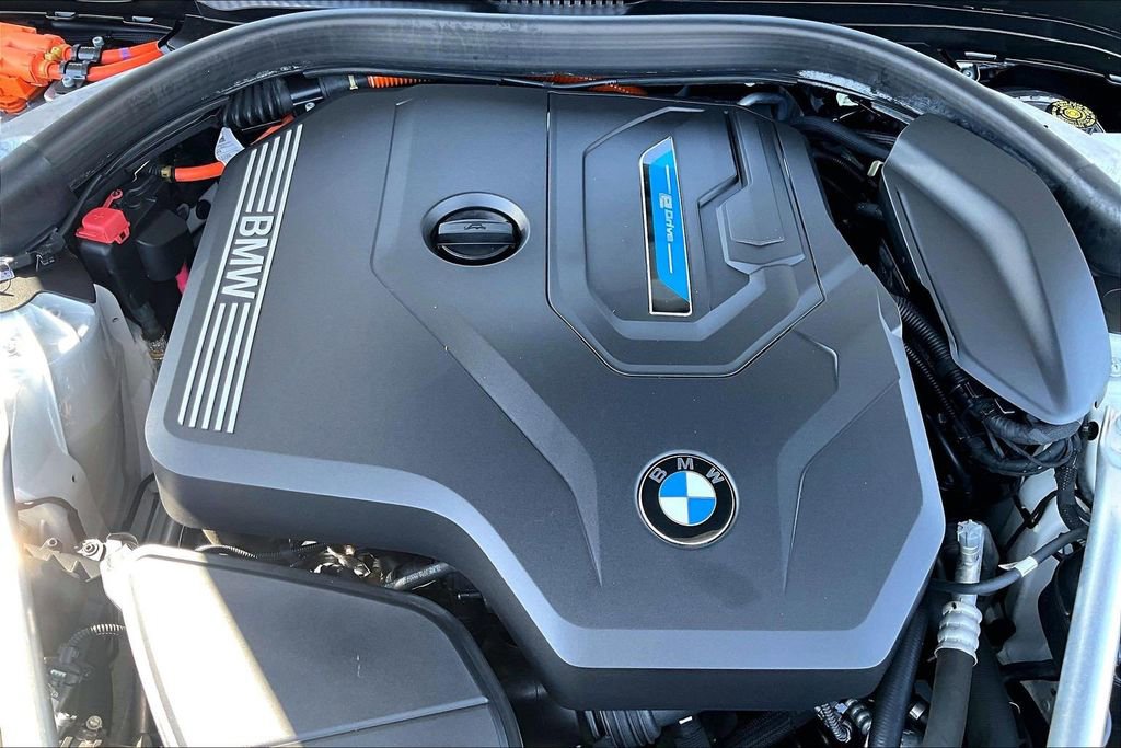 Used 2021 BMW 530e w/ Convenience Package image 31