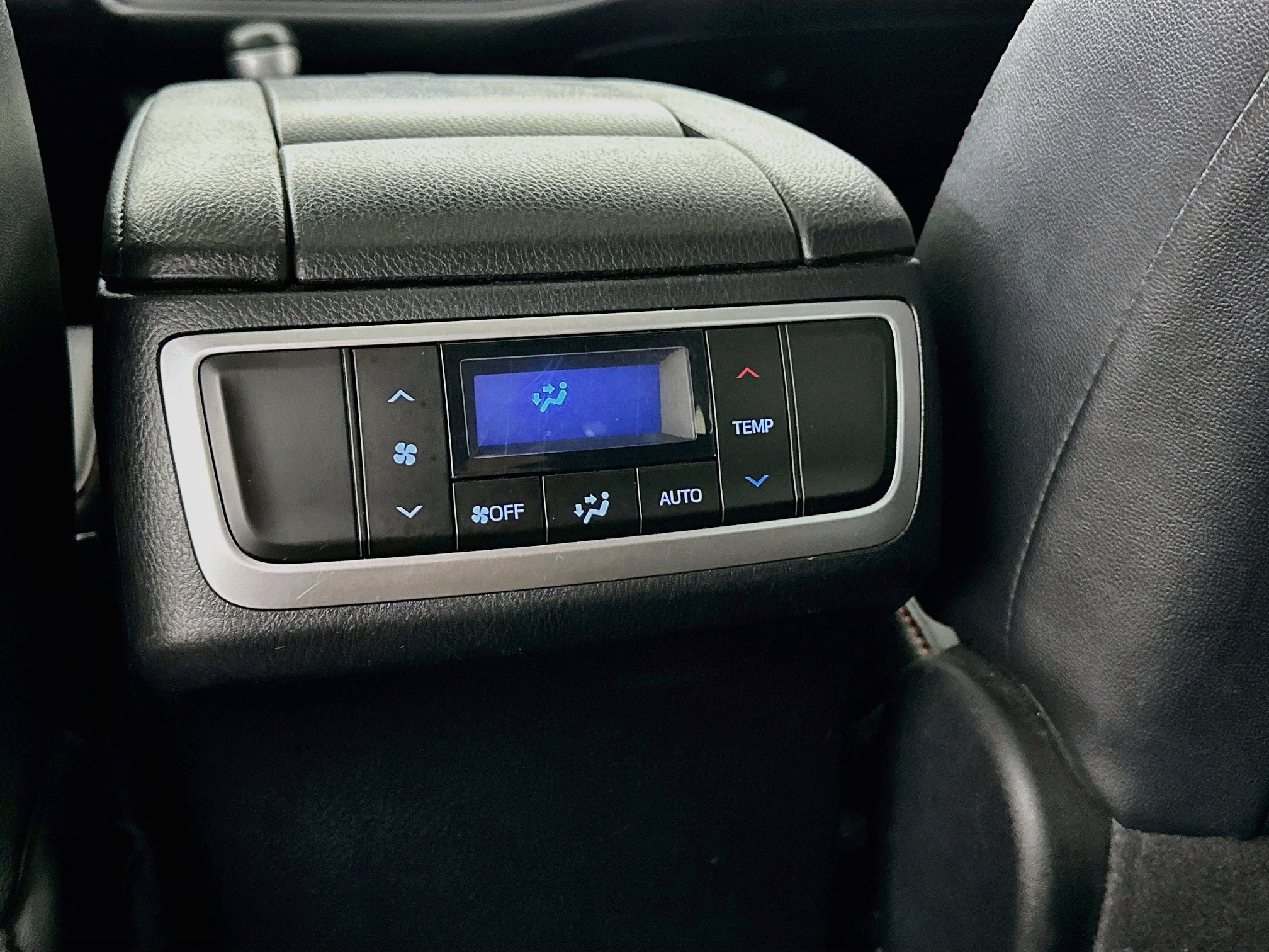 Used 2019 Toyota Highlander SE w/ Nightshade Edition AWD/4WD image 36