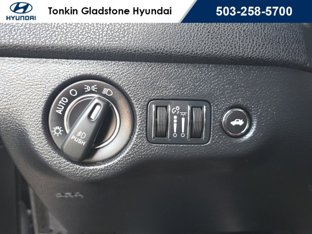 Used 2015 Chrysler 300 Limited w/ Driver Convenience Group image 11