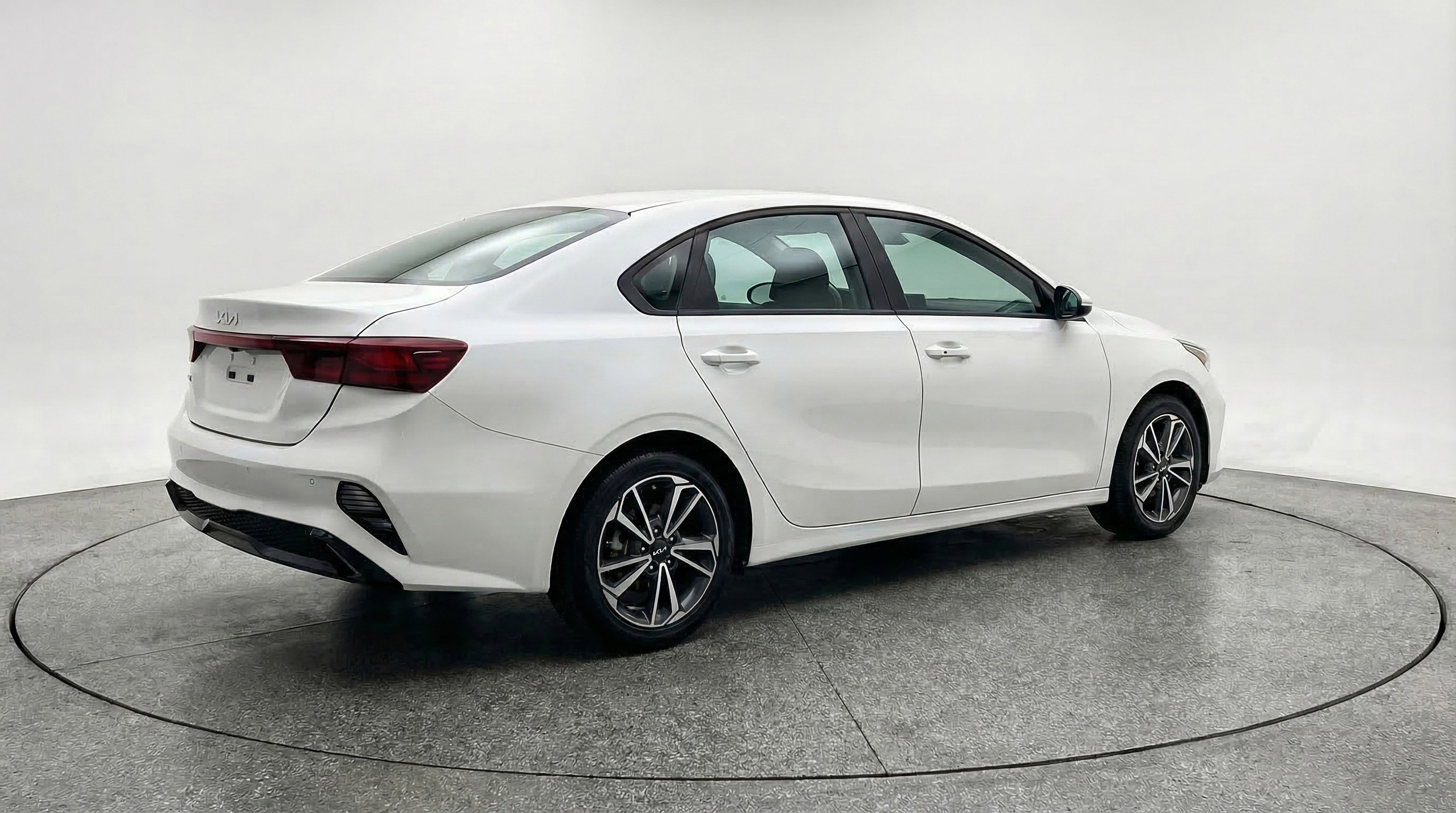 Used 2024 Kia Forte LXS FWD image 9