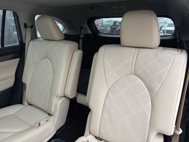 Used 2023 Toyota Highlander Platinum FWD image 31
