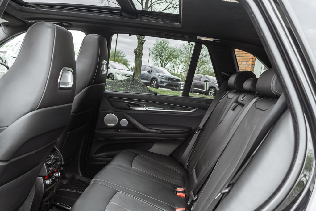 Used 2018 BMW X5 M image 28