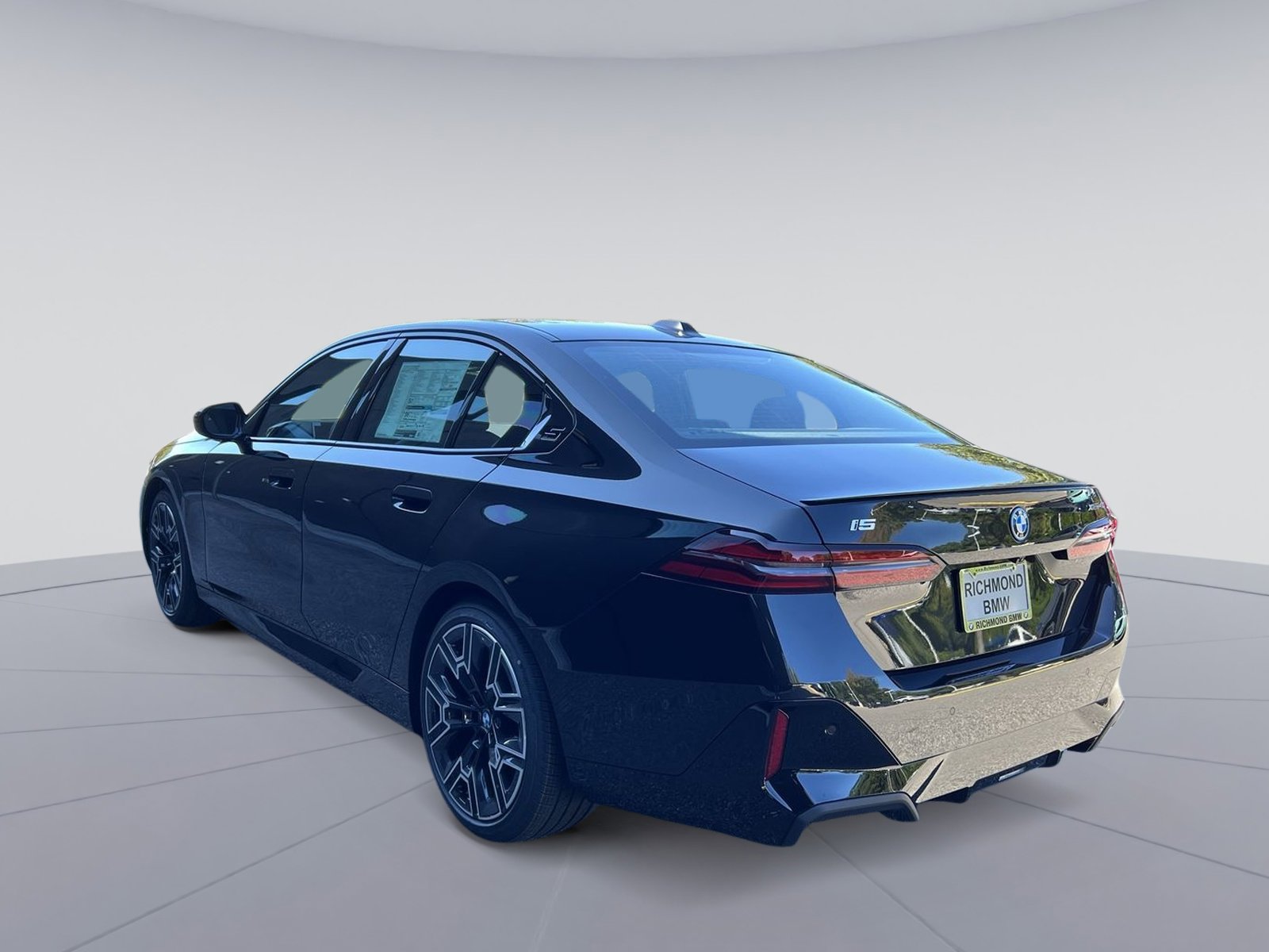 New 2026 BMW i5 eDrive40 w/ M Sport Package image 3