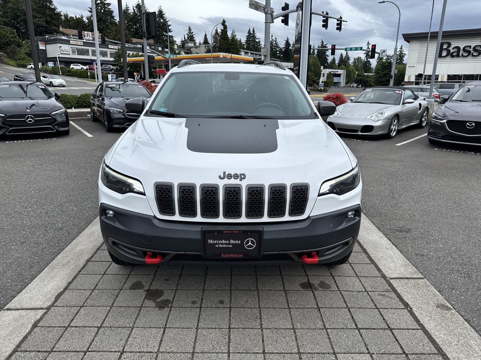 Used 2019 Jeep Cherokee Trailhawk AWD/4WD image 2
