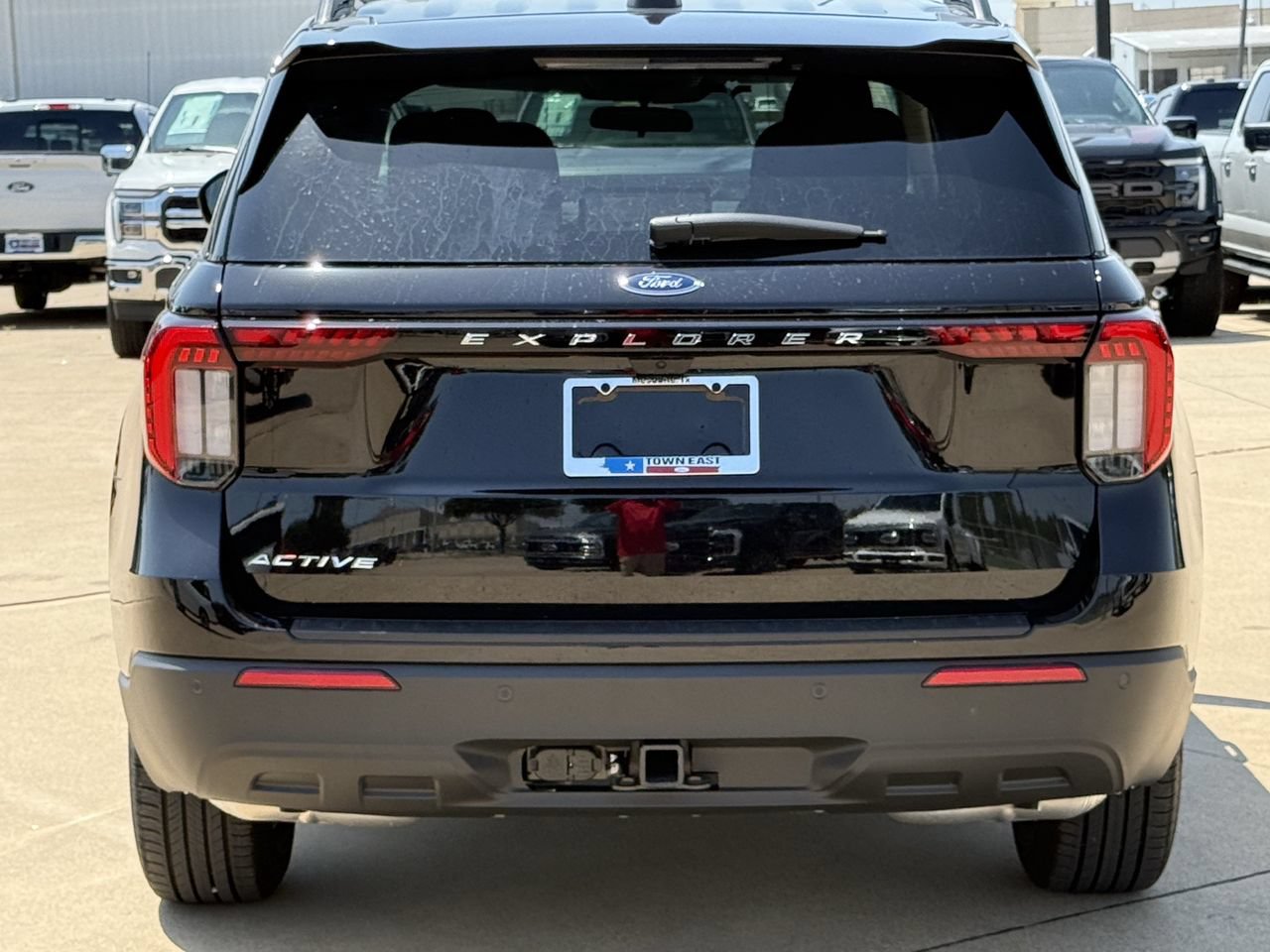 New 2026 Ford Explorer Active RWD image 4