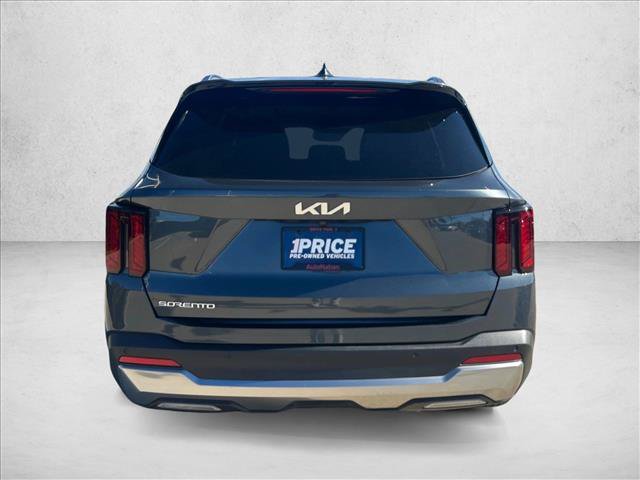 Used 2024 Kia Sorento S w/ Panoramic Sunroof Package FWD image 7