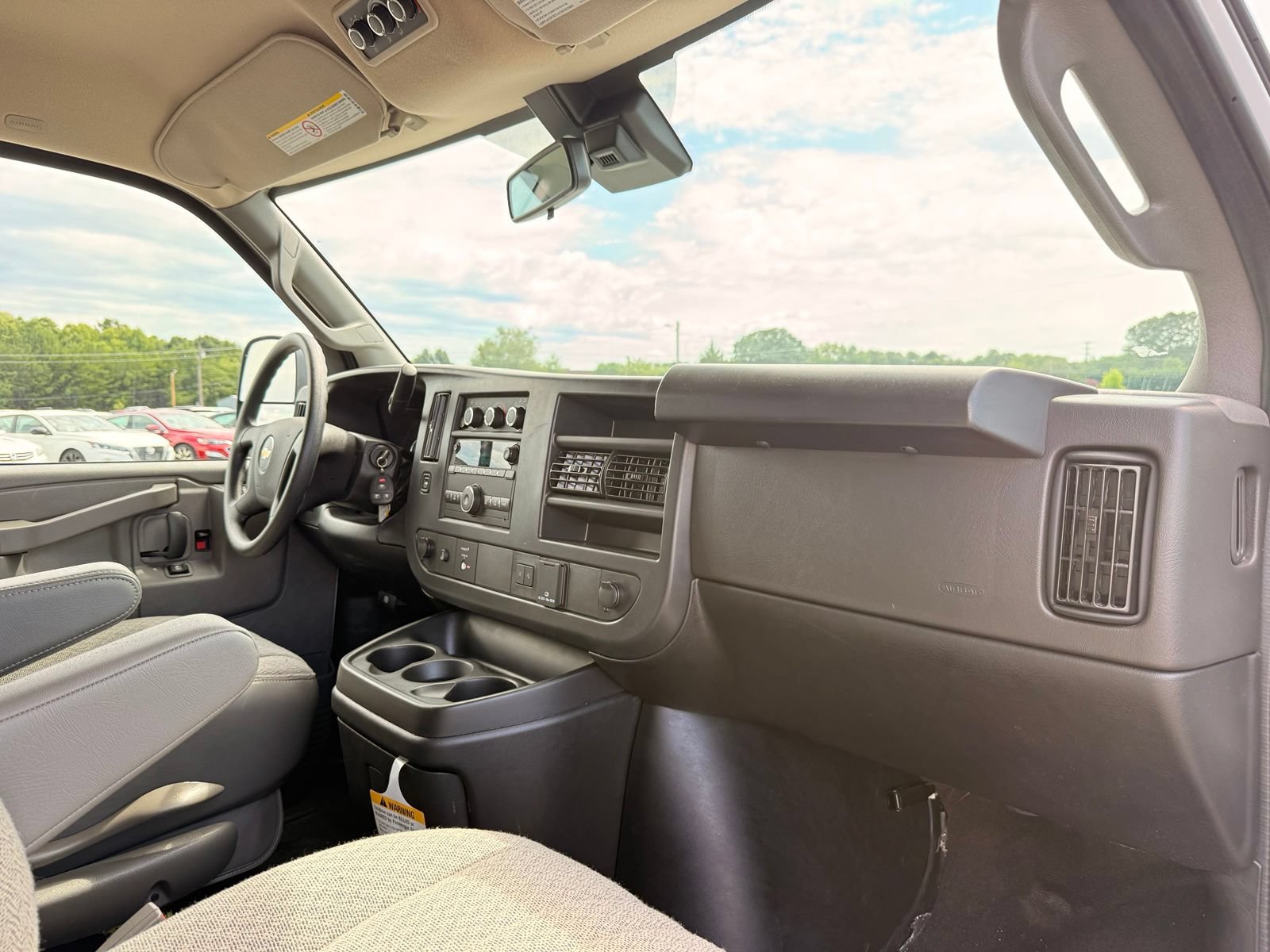 Used 2026 Chevrolet Express 3500 LT w/ LT Preferred Equipment Group RWD image 19
