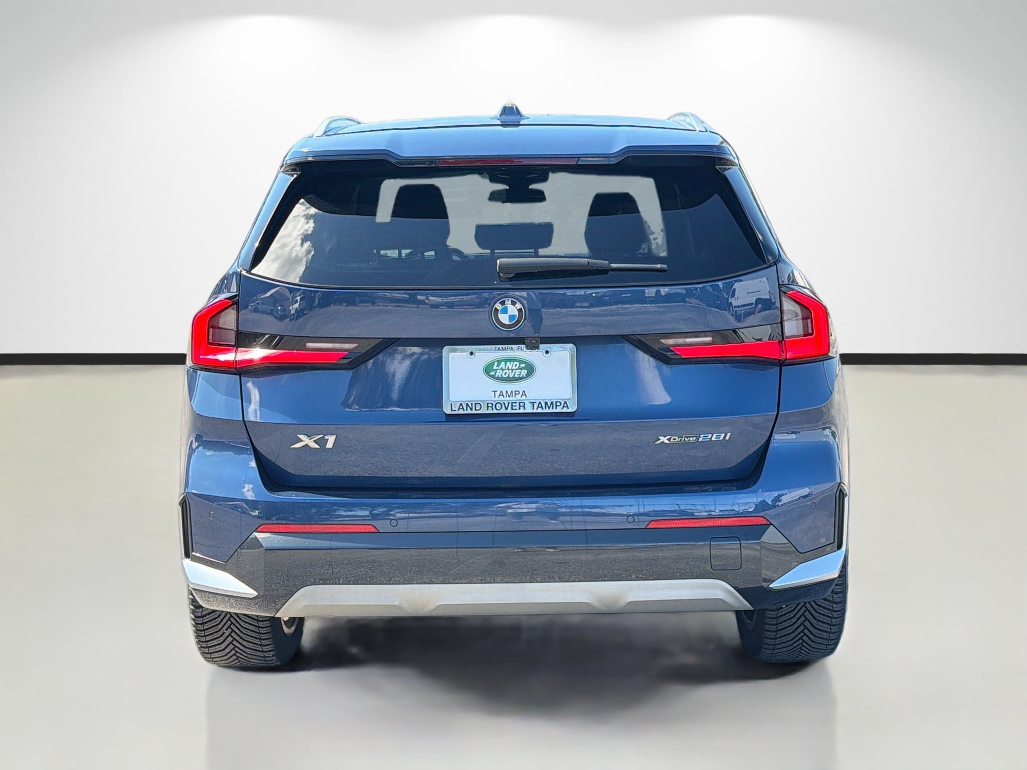 Used 2023 BMW X1 xDrive28i AWD/4WD image 4