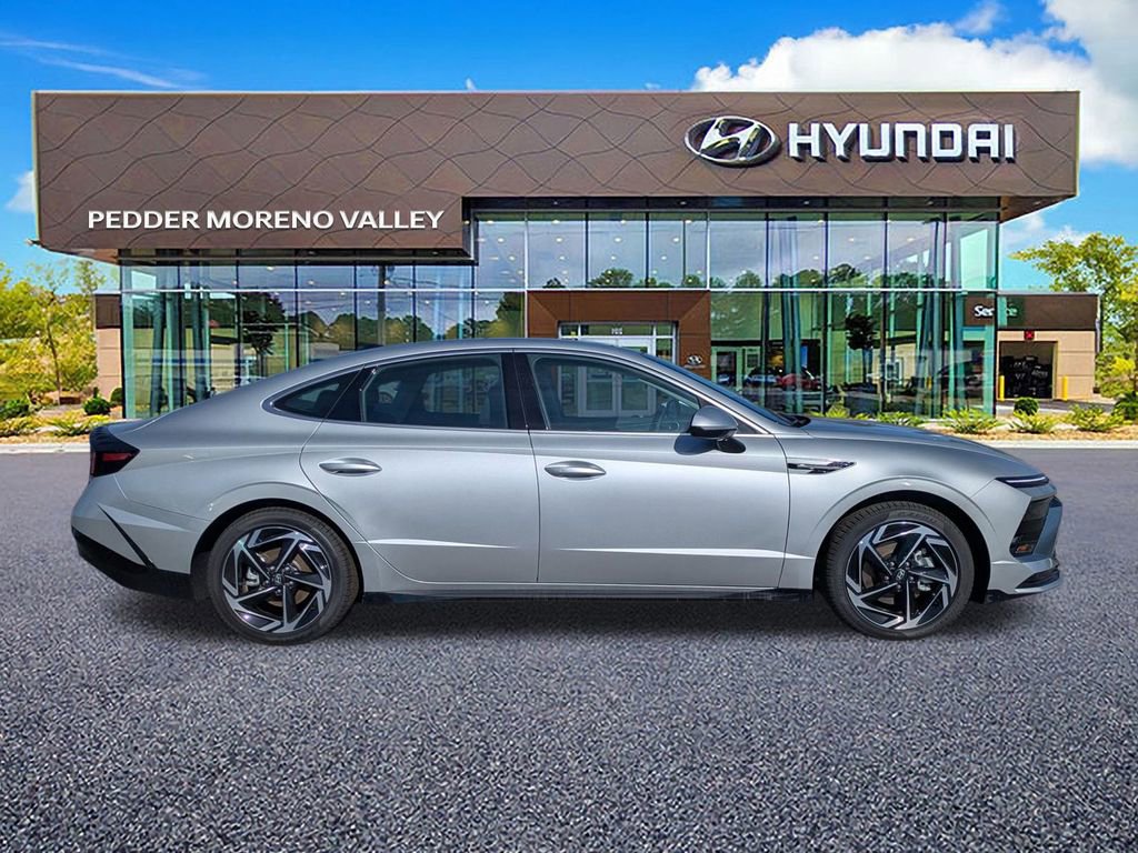 New 2025 Hyundai Sonata SEL image 2