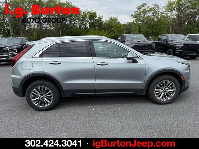 Used 2025 Cadillac XT4 Premium Luxury AWD/4WD image 2