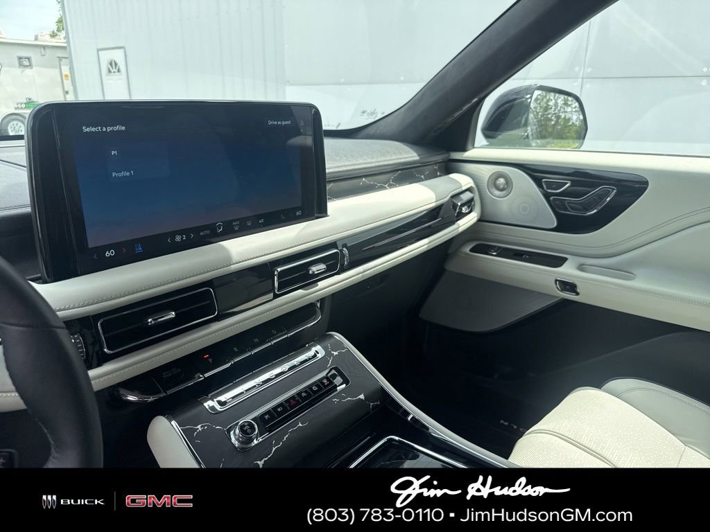 Used 2025 Lincoln Aviator Black Label AWD/4WD image 8