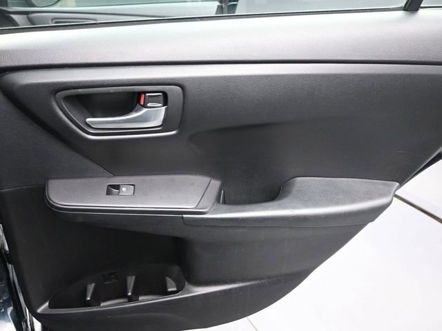 Used 2016 Toyota Camry LE image 22