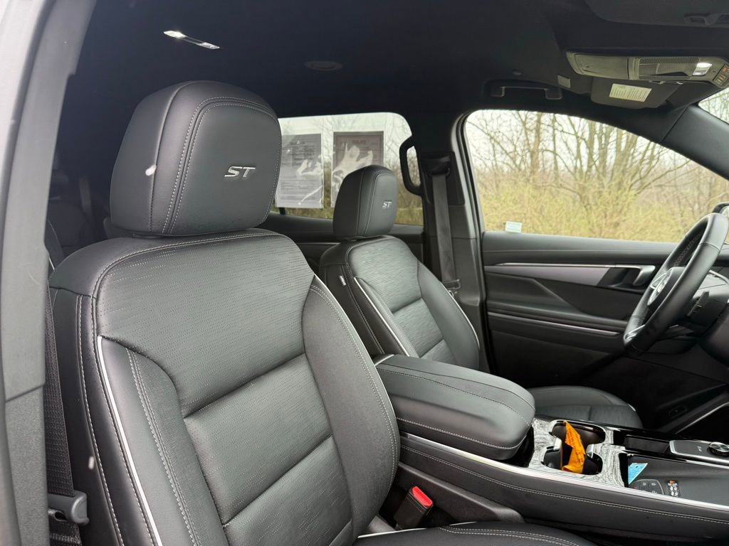 Used 2025 Buick Enclave Sport Touring image 26