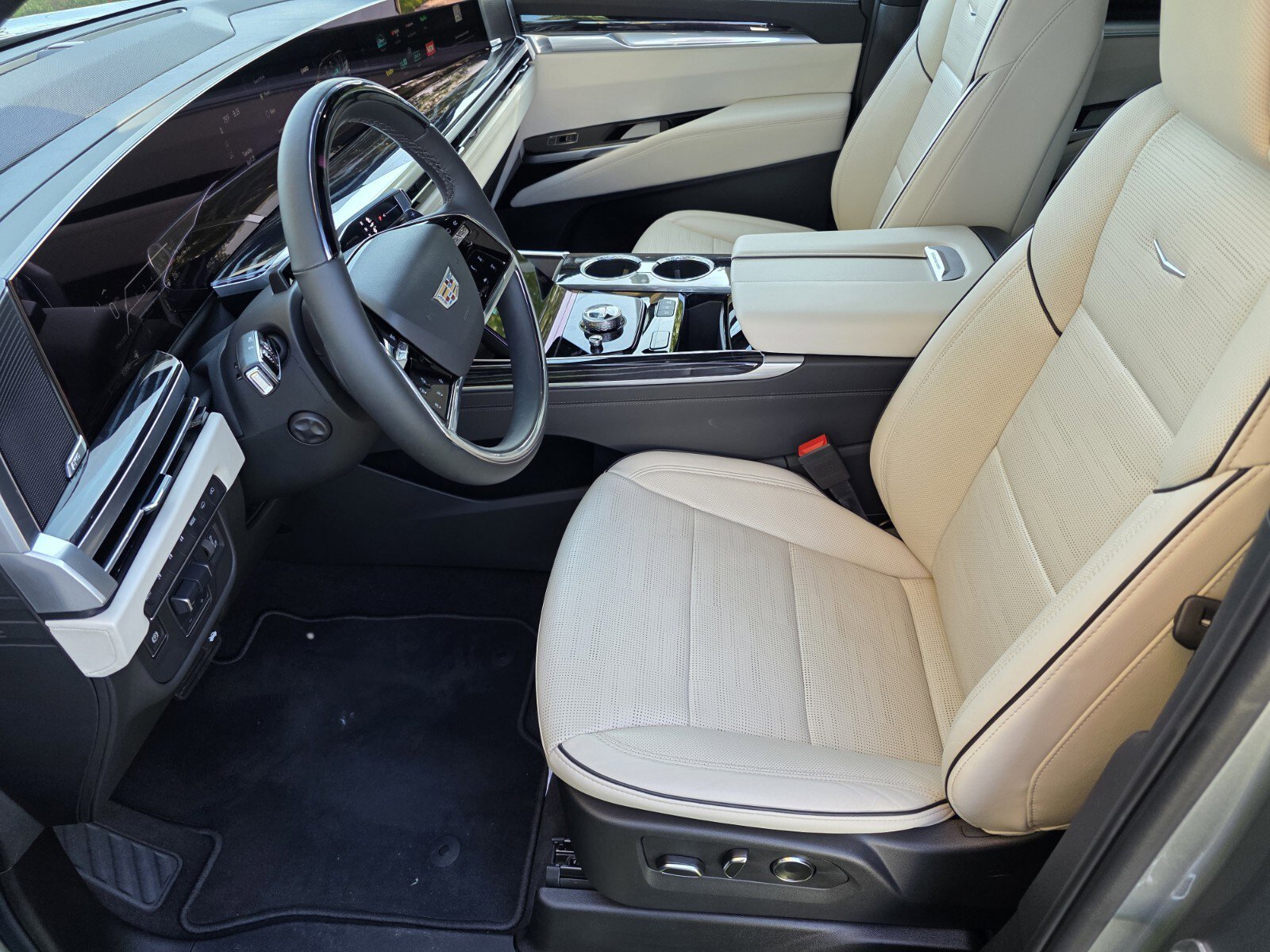 Used 2025 Cadillac Escalade Sport w/ Touring Package AWD/4WD image 10
