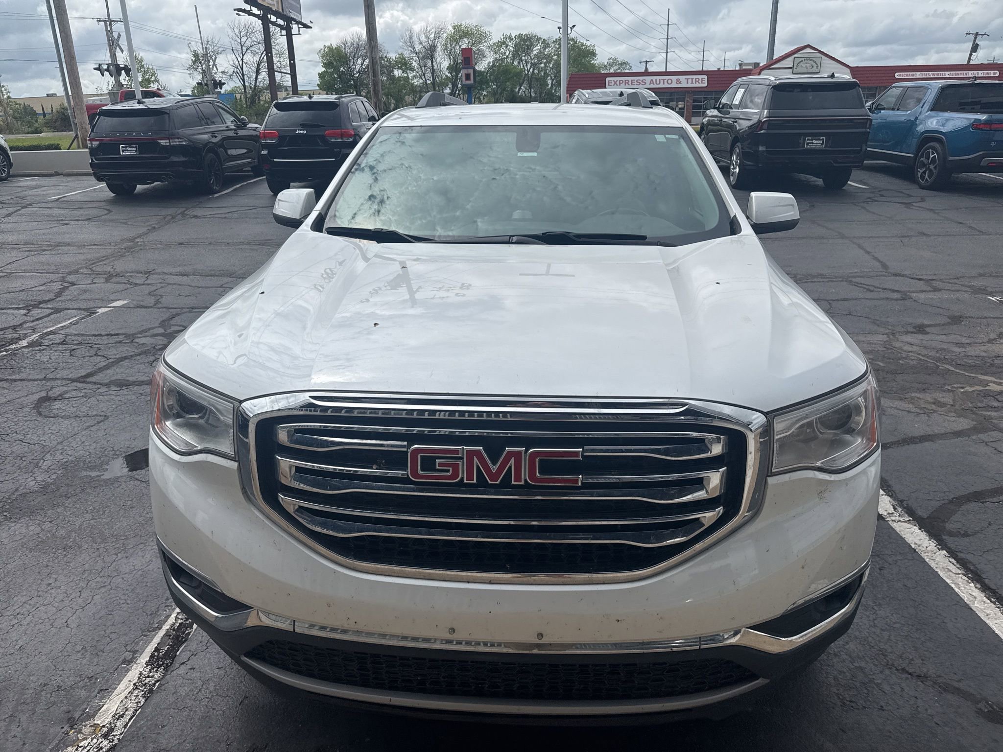 Used 2018 GMC Acadia SLT image 2