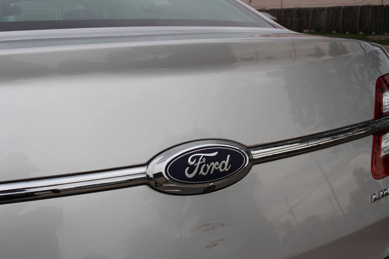 Used 2019 Ford Taurus Limited FWD image 43