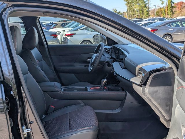 New 2026 Nissan Kicks SR w/ Cold Weather Package AWD/4WD image 9