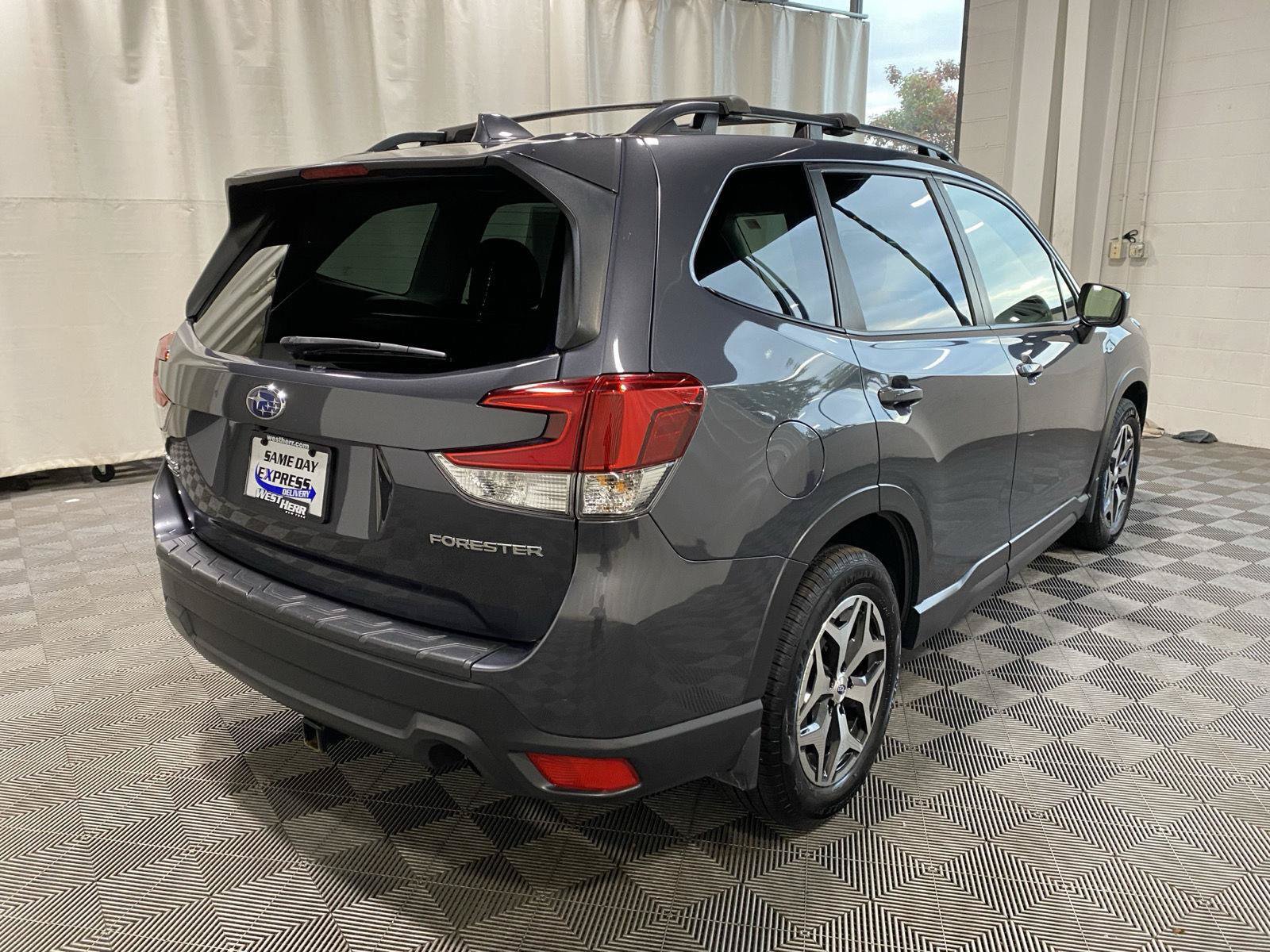 Used 2022 Subaru Forester Premium AWD/4WD image 8
