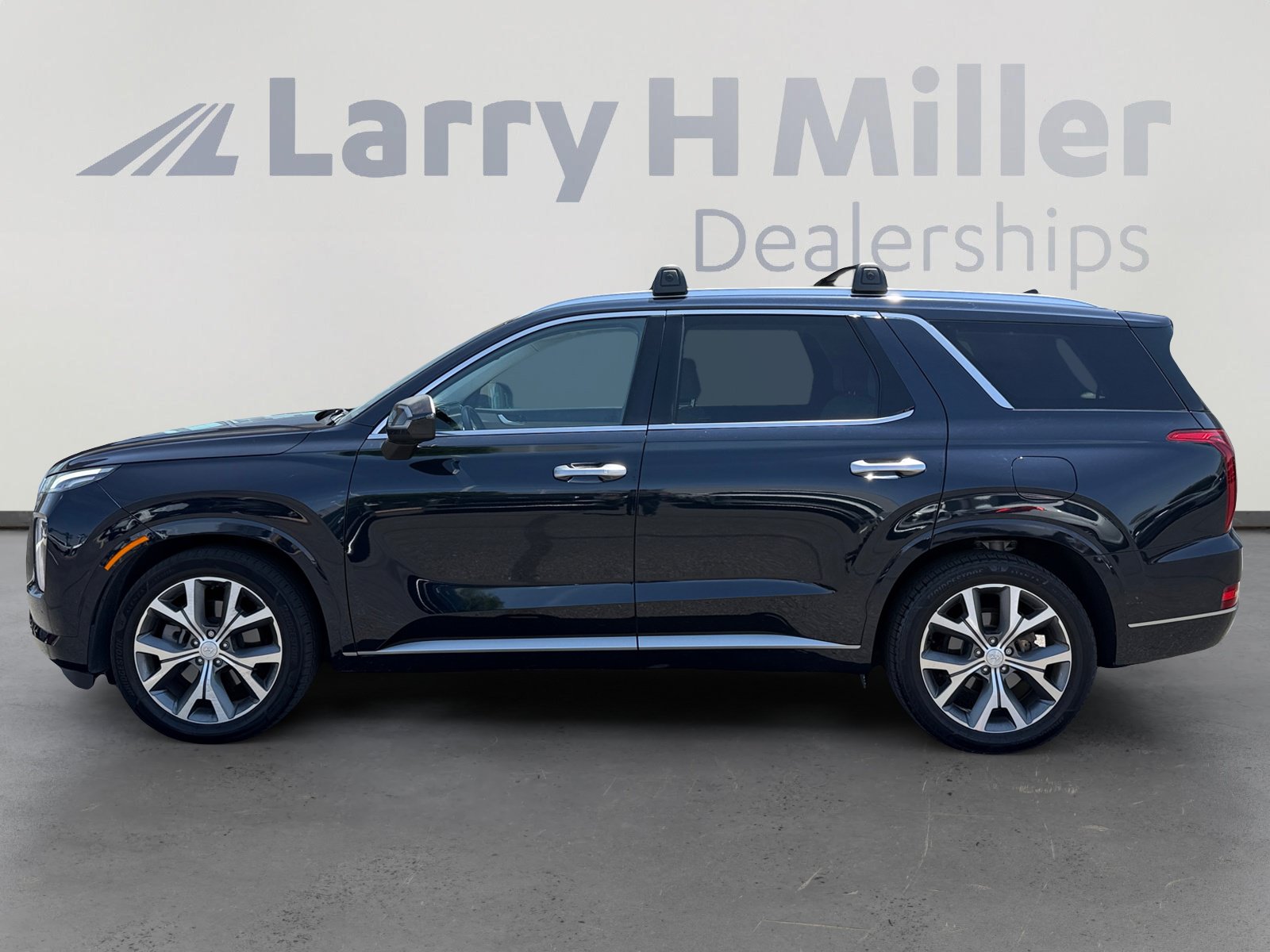 Used 2022 Hyundai Palisade Limited FWD image 2