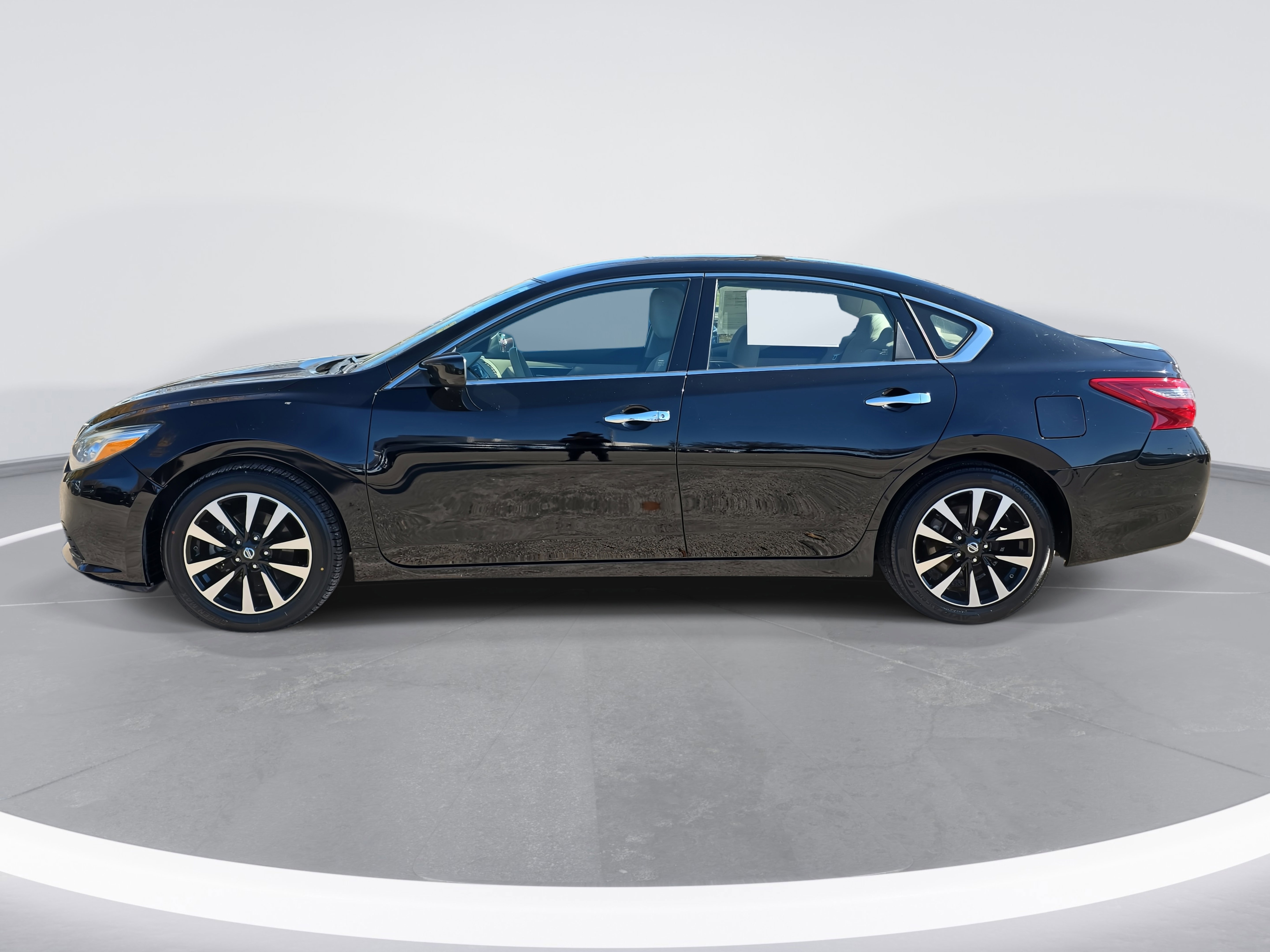 Used 2018 Nissan Altima 2.5 SV image 8