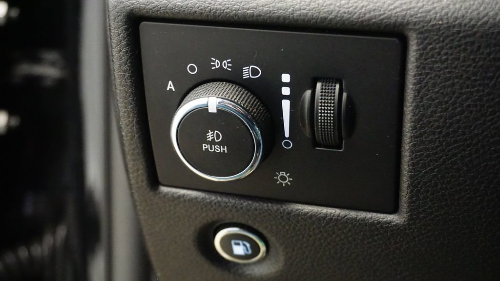 Certified 2017 Jeep Grand Cherokee Overland image 32