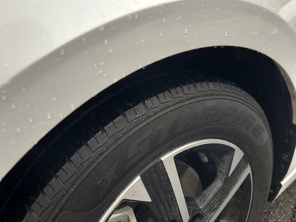 Used 2024 Nissan Sentra SV image 9